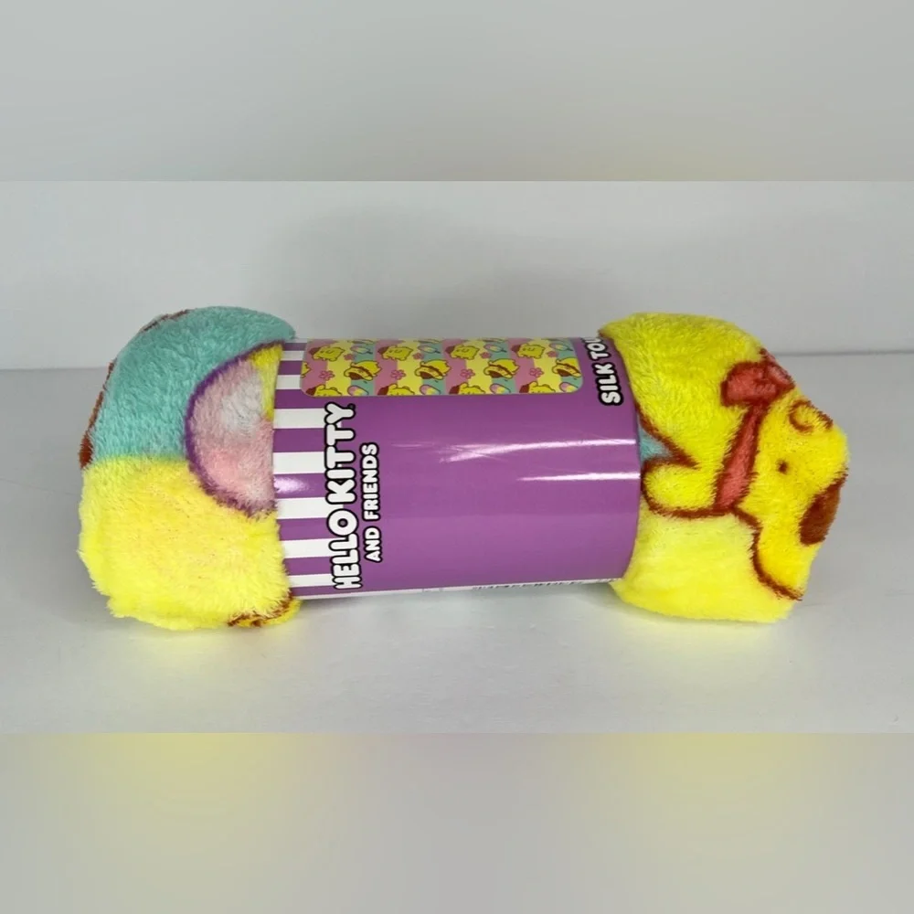 NEW Hello Kitty Pompompurin Blanket Sanrio Silk Touch Throw 40” x 50” - Picture 5 of 10